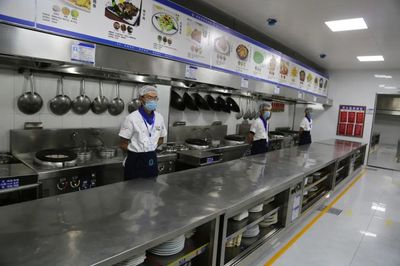 泰安市新泰市市场监管局: “4D”标准打造“阳光厨房” 推进餐饮安全提档升级